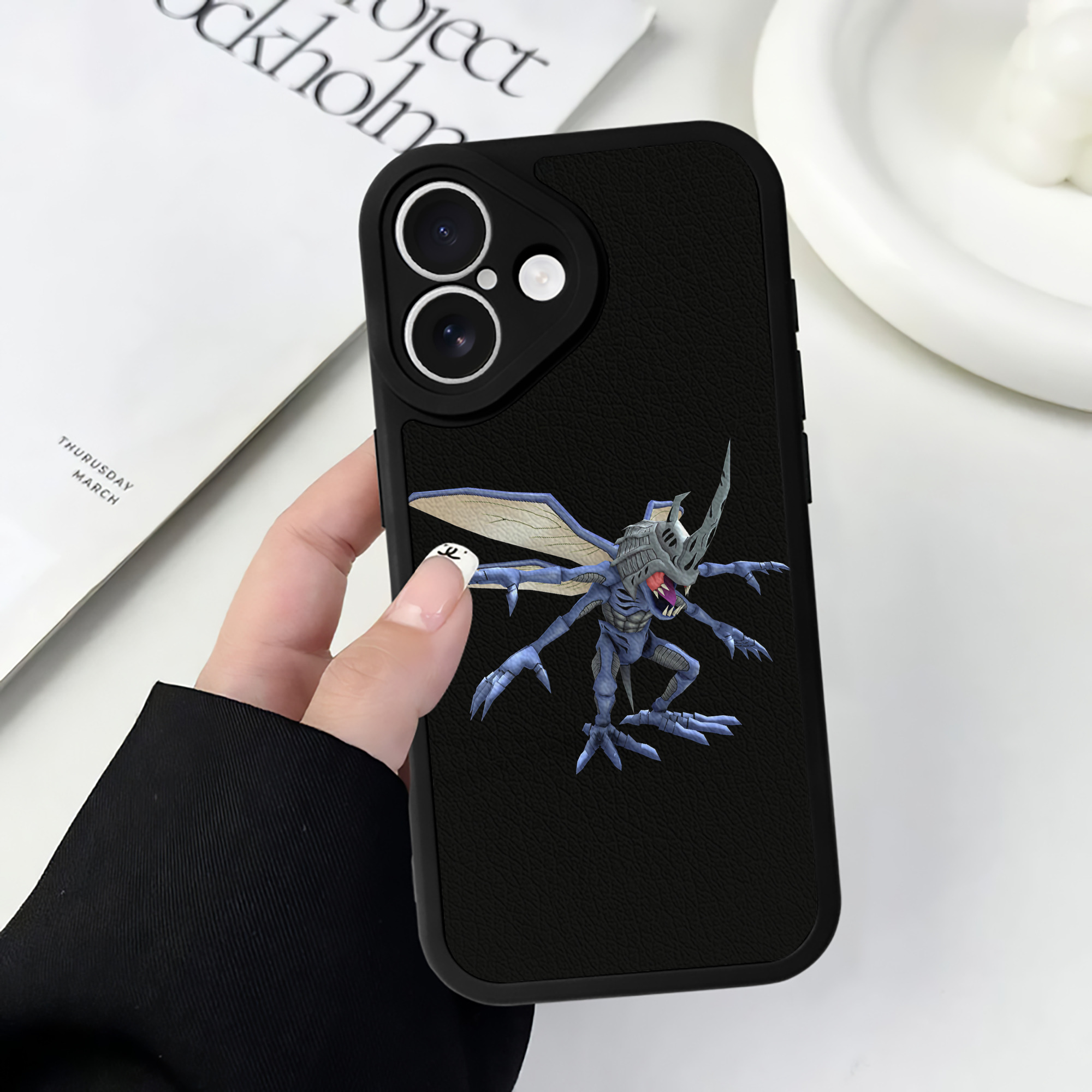 （画像用） Digimon デジタルモンスター/デジモン 【iPhone 16シリーズ対応】シリコンスマホケース（レザー調） 材質：シリコン